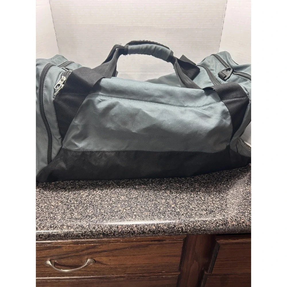 Nike Training Medium Duffel Bag Gym Sports Travel Gear‎